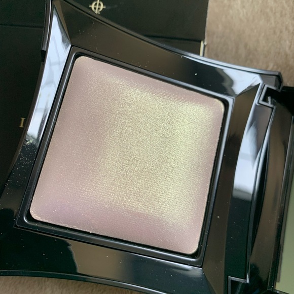 Illamasqua Beyond Powder Highlighter in Deity BNIB - Picture 3 of 14